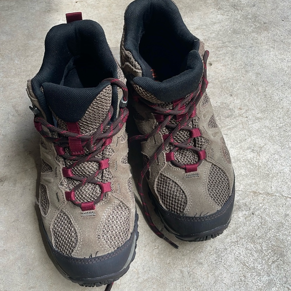 Women’s hiking/ trail shoes